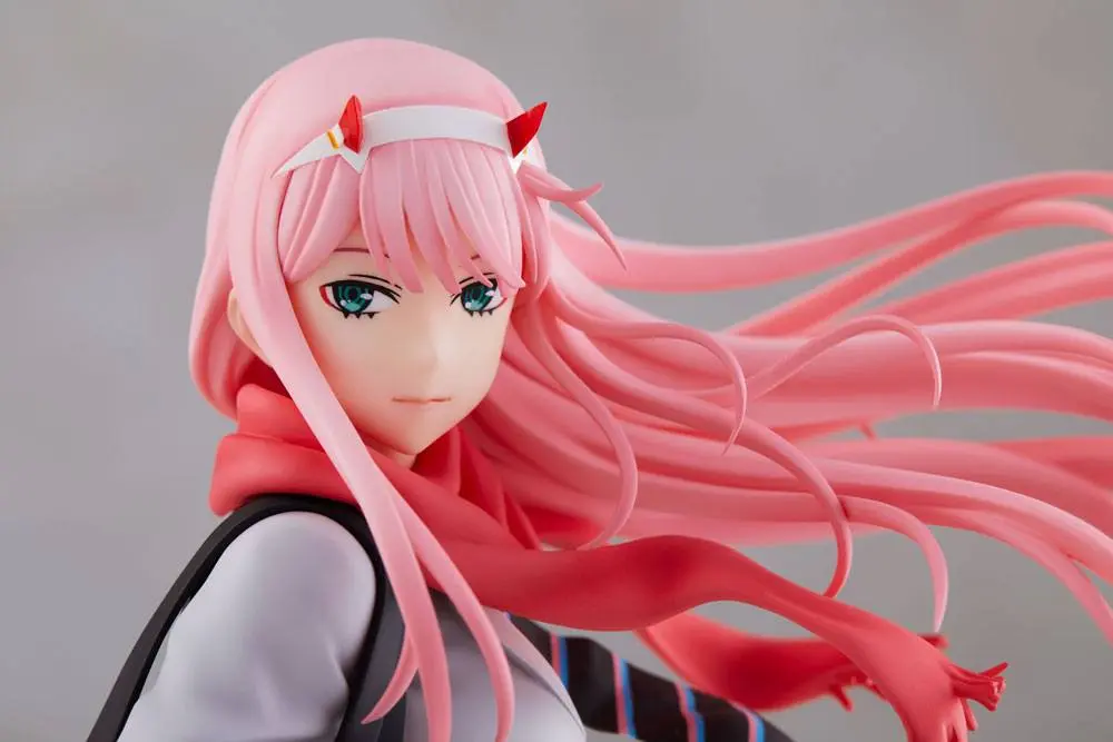 Darling in the Franxx 1/7 Zero Two School Uniform Version PVC szobor figura 29 cm termékfotó