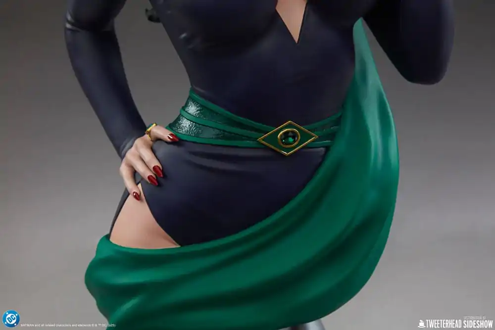 DC Comics 1/3 Catwoman mellszobor figura 39 cm termékfotó