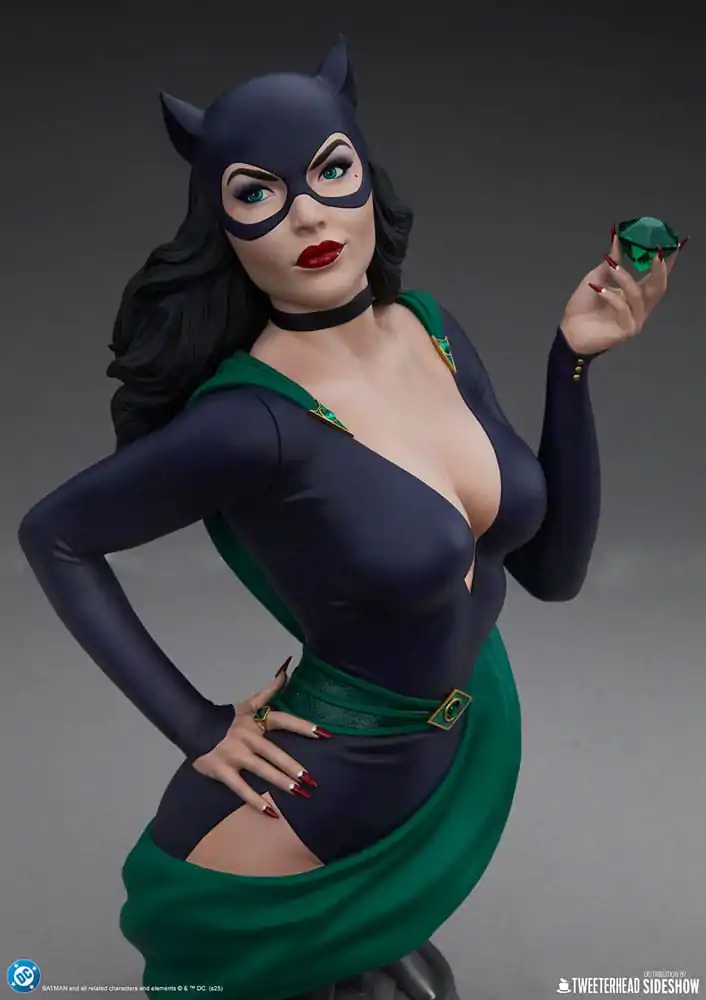 DC Comics 1/3 Catwoman mellszobor figura 39 cm termékfotó