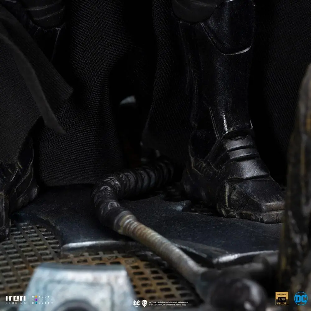 DC Comics Art Scale 1/10 Batman Unleashed Deluxe szobor figura 24 cm termékfotó