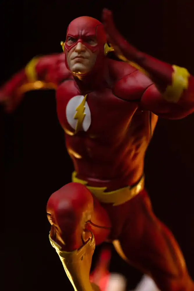 DC Comics Art Scale 1/10 Flash szobor figura 25 cm termékfotó