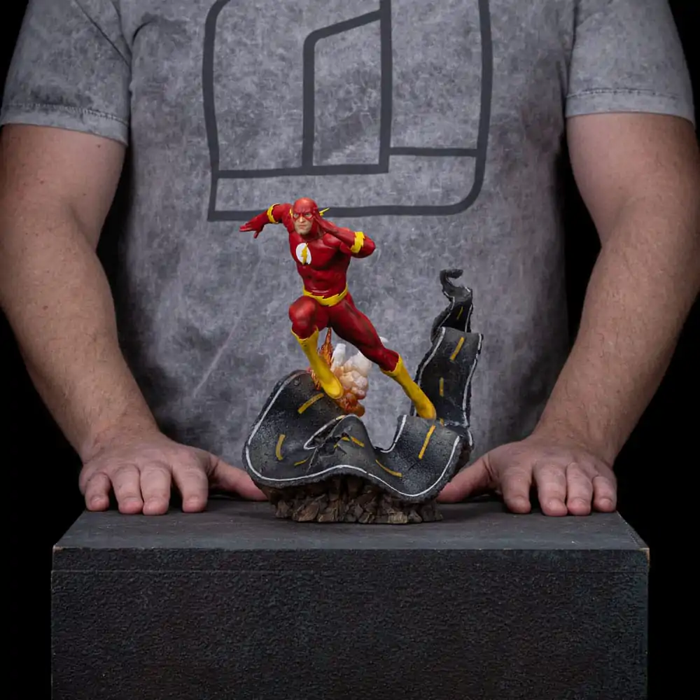 DC Comics Art Scale 1/10 Flash szobor figura 25 cm termékfotó