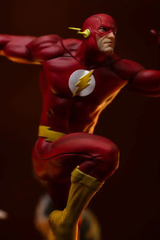 DC Comics Art Scale 1/10 Flash szobor figura 25 cm termékfotó