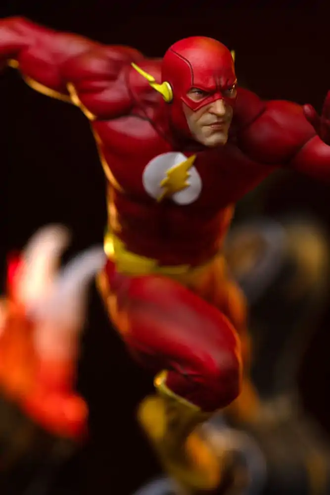 DC Comics Art Scale 1/10 Flash szobor figura 25 cm termékfotó