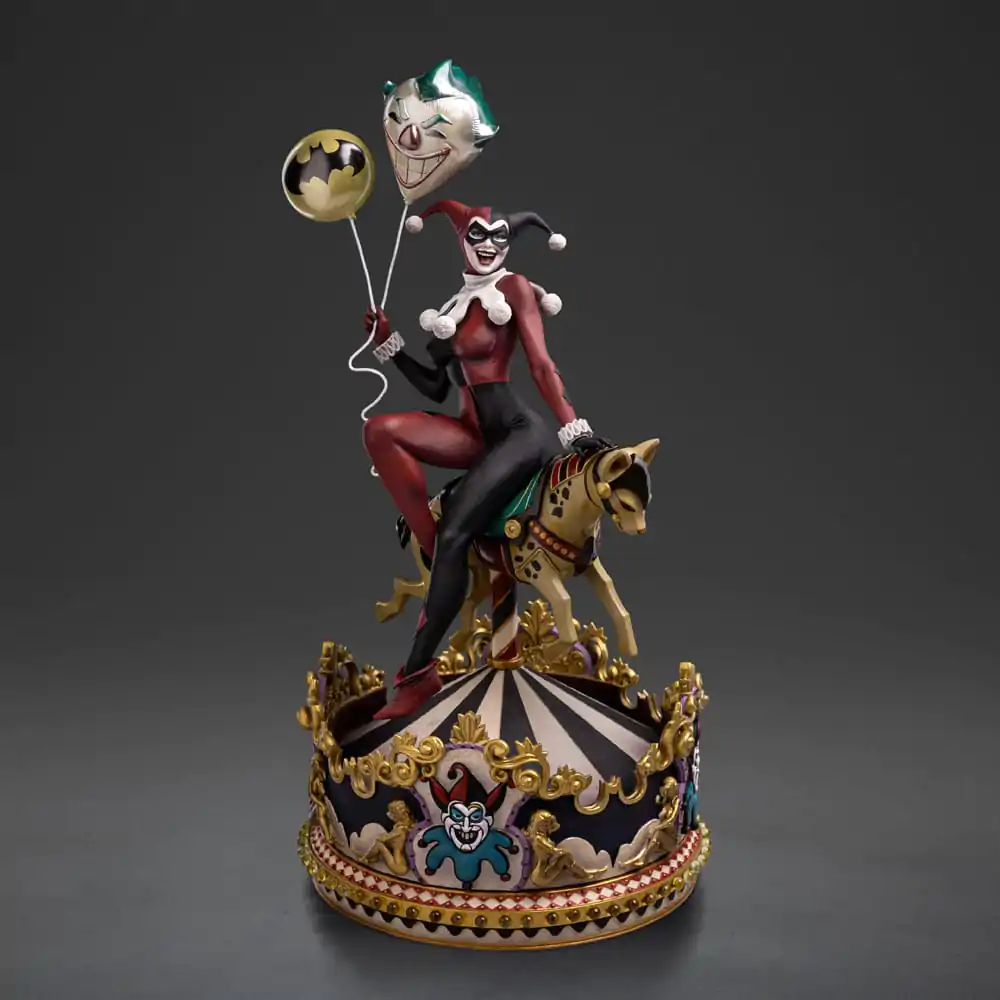 DC Comics Art Scale 1/10 Harley Quinn Unleashed szobor figura 30 cm termékfotó