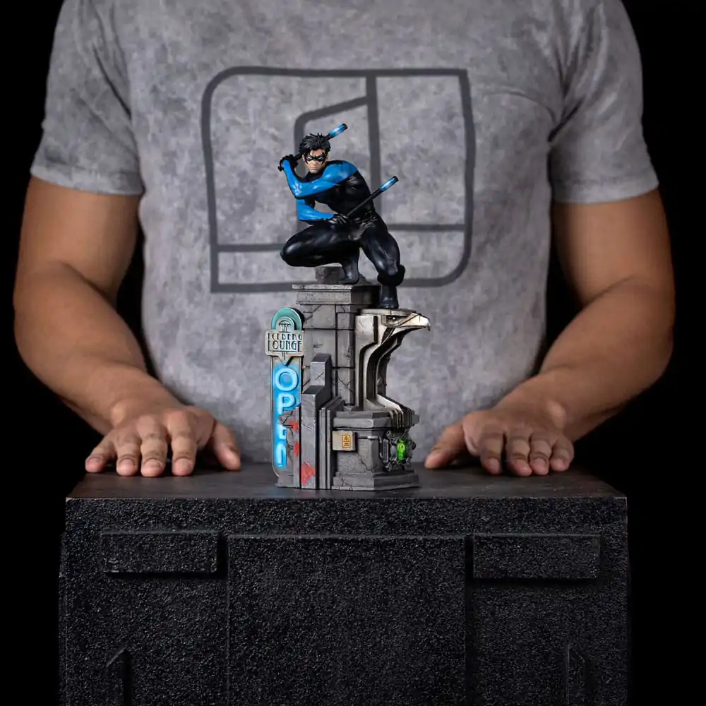 DC Comics Art Scale 1/10 Nightwing szobor figura 27 cm      termékfotó