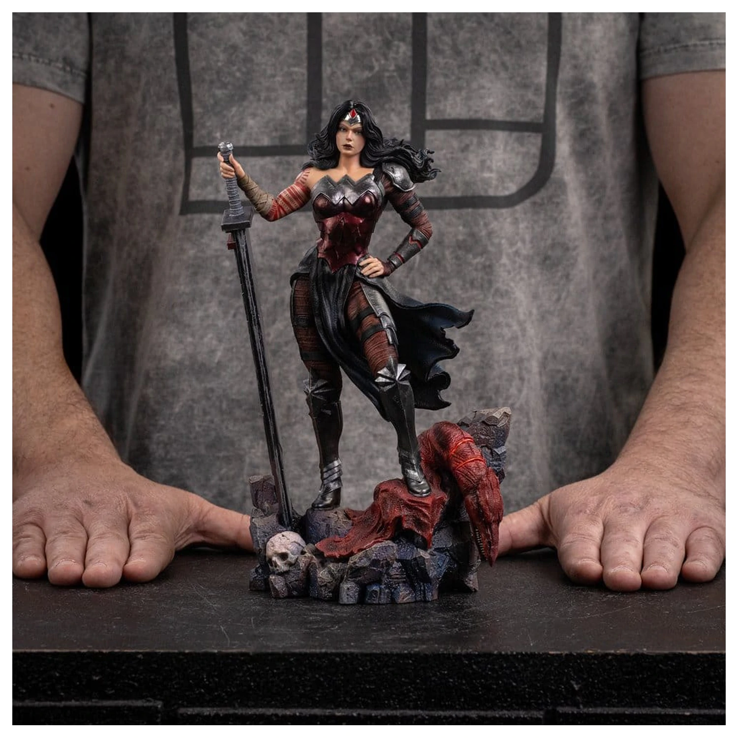 DC Comics Art Scale 1/10 Wonder Woman Absolute szobor figura 25 cm termékfotó