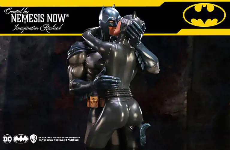 DC Comics Batman & Catwoman mellszobor figura 30 cm termékfotó