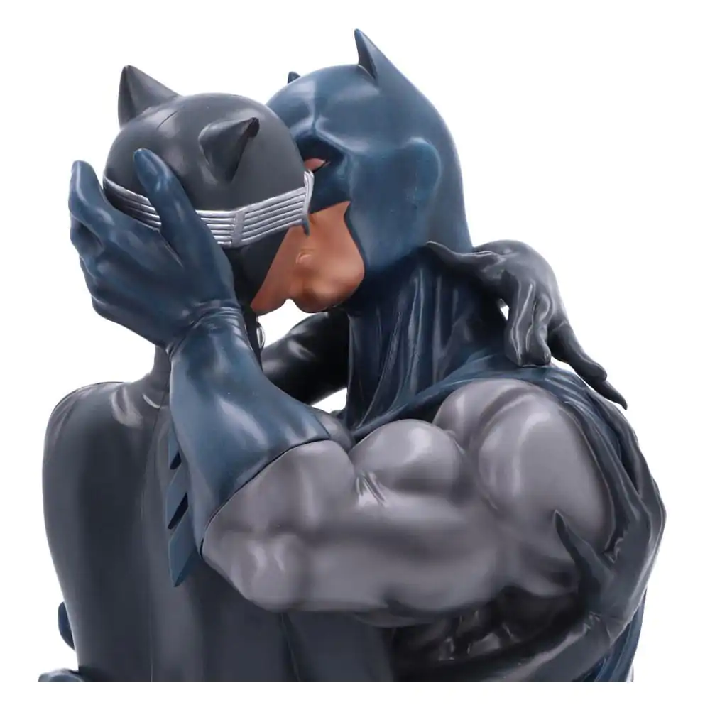 DC Comics Batman & Catwoman mellszobor figura 30 cm termékfotó