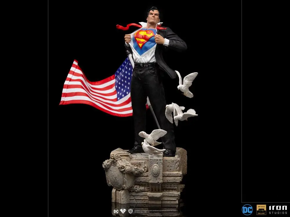 DC Comics Deluxe Art Scale 1/10 Clark Kent szobor figura 29 cm termékfotó