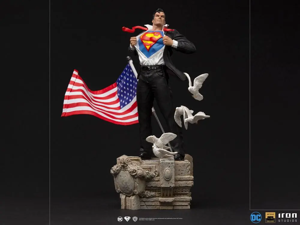 DC Comics Deluxe Art Scale 1/10 Clark Kent szobor figura 29 cm termékfotó