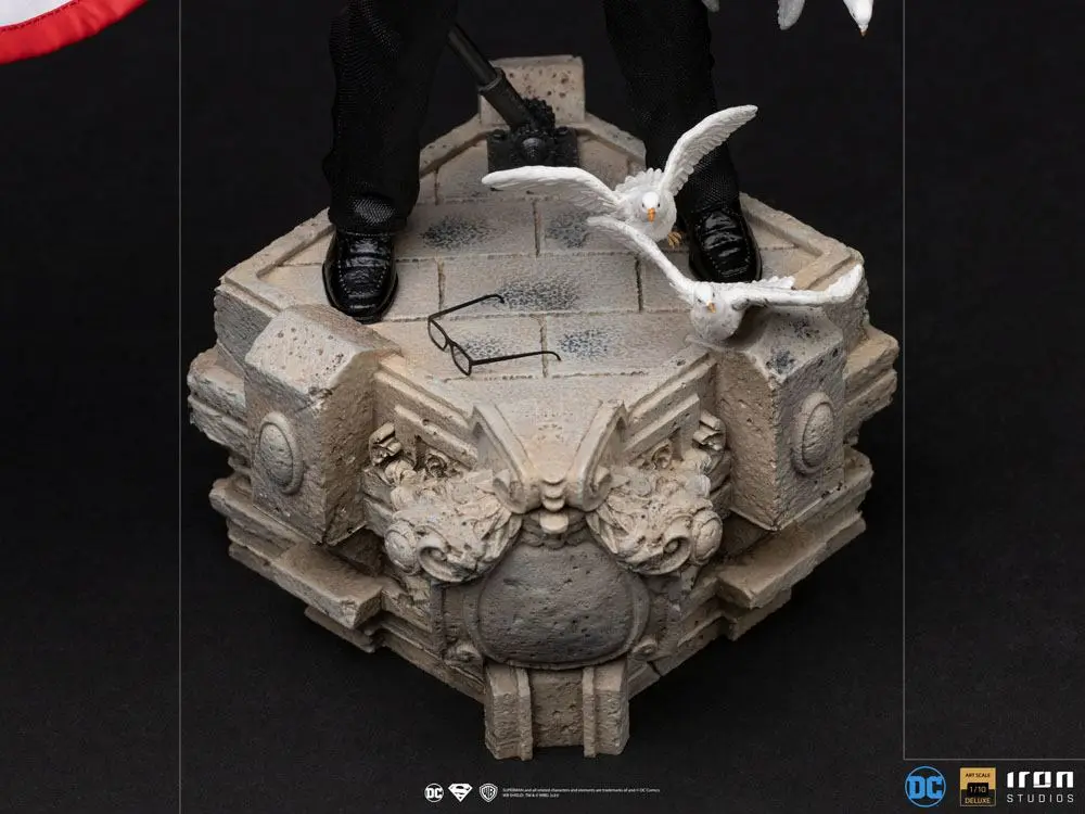 DC Comics Deluxe Art Scale 1/10 Clark Kent szobor figura 29 cm termékfotó