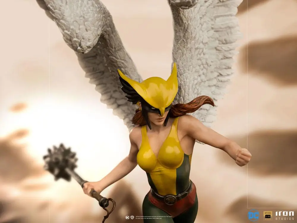 DC Comics Deluxe Art Scale 1/10 Hawkgirl szobor figura 36 cm termékfotó