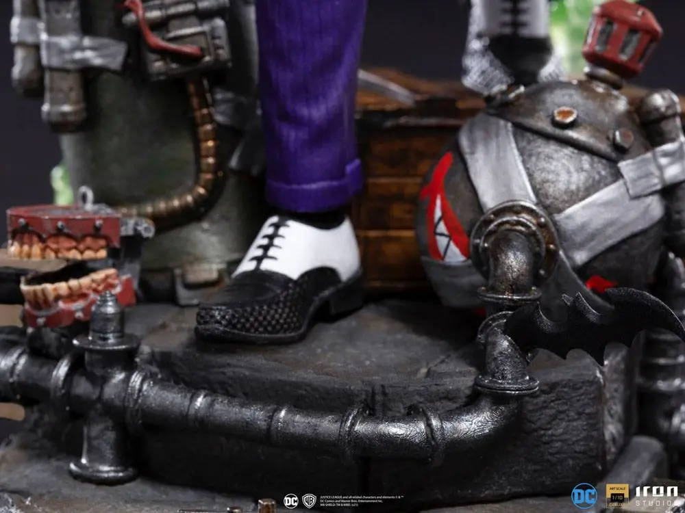 DC Comics Deluxe Art Scale 1/10 The Joker szobor figura 23 cm termékfotó