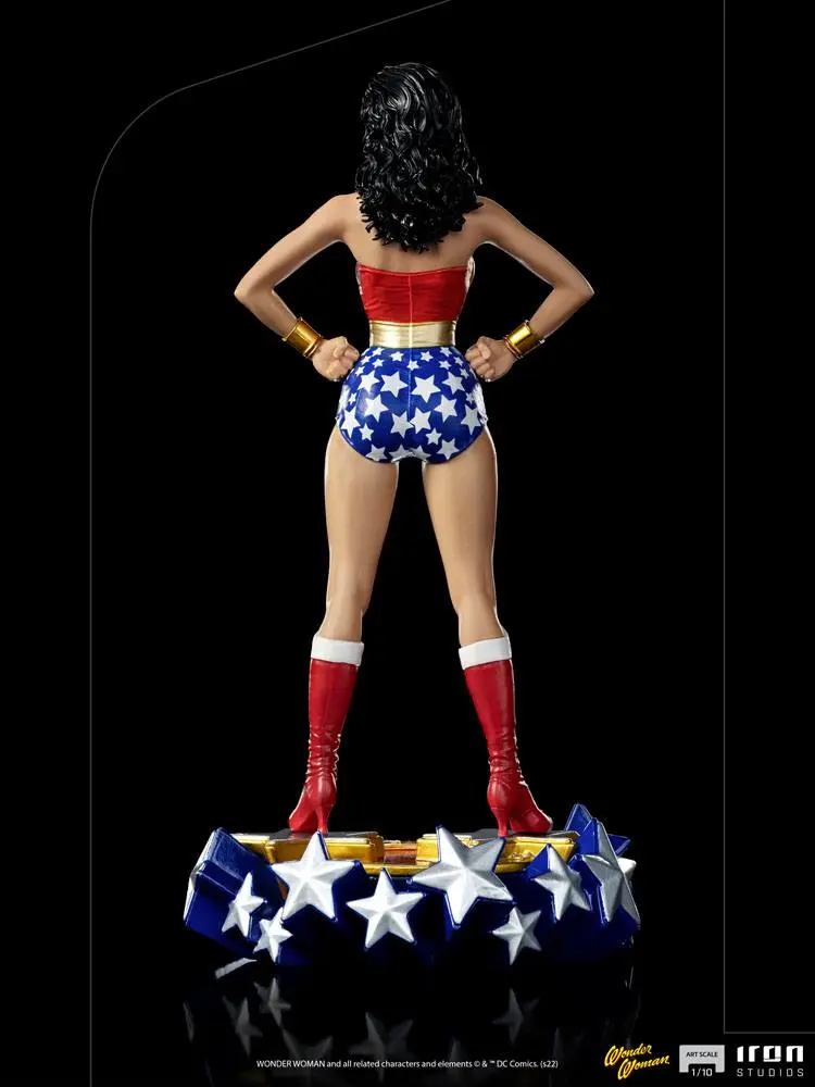 DC Comics Deluxe Art Scale 1/10 Wonder Woman Lynda Carter szobor figura 23 cm termékfotó