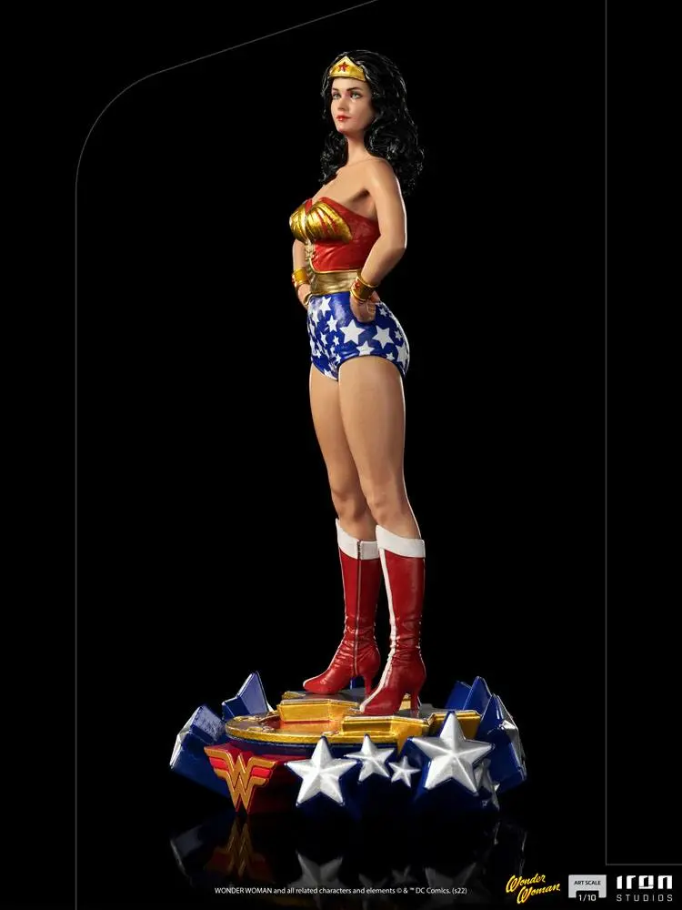 DC Comics Deluxe Art Scale 1/10 Wonder Woman Lynda Carter szobor figura 23 cm termékfotó