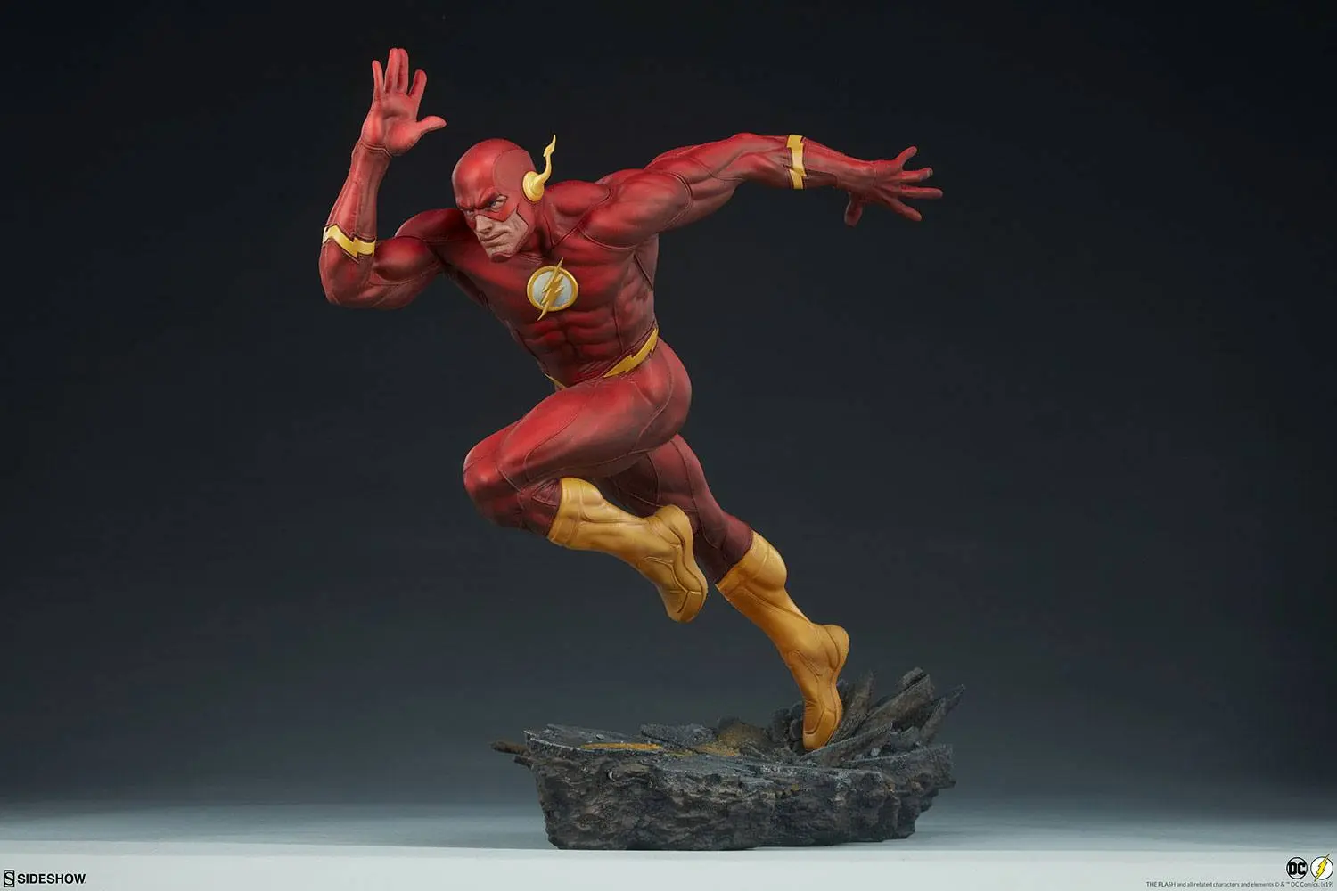 DC Comics Premium Format figura The Flash 43 cm termékfotó