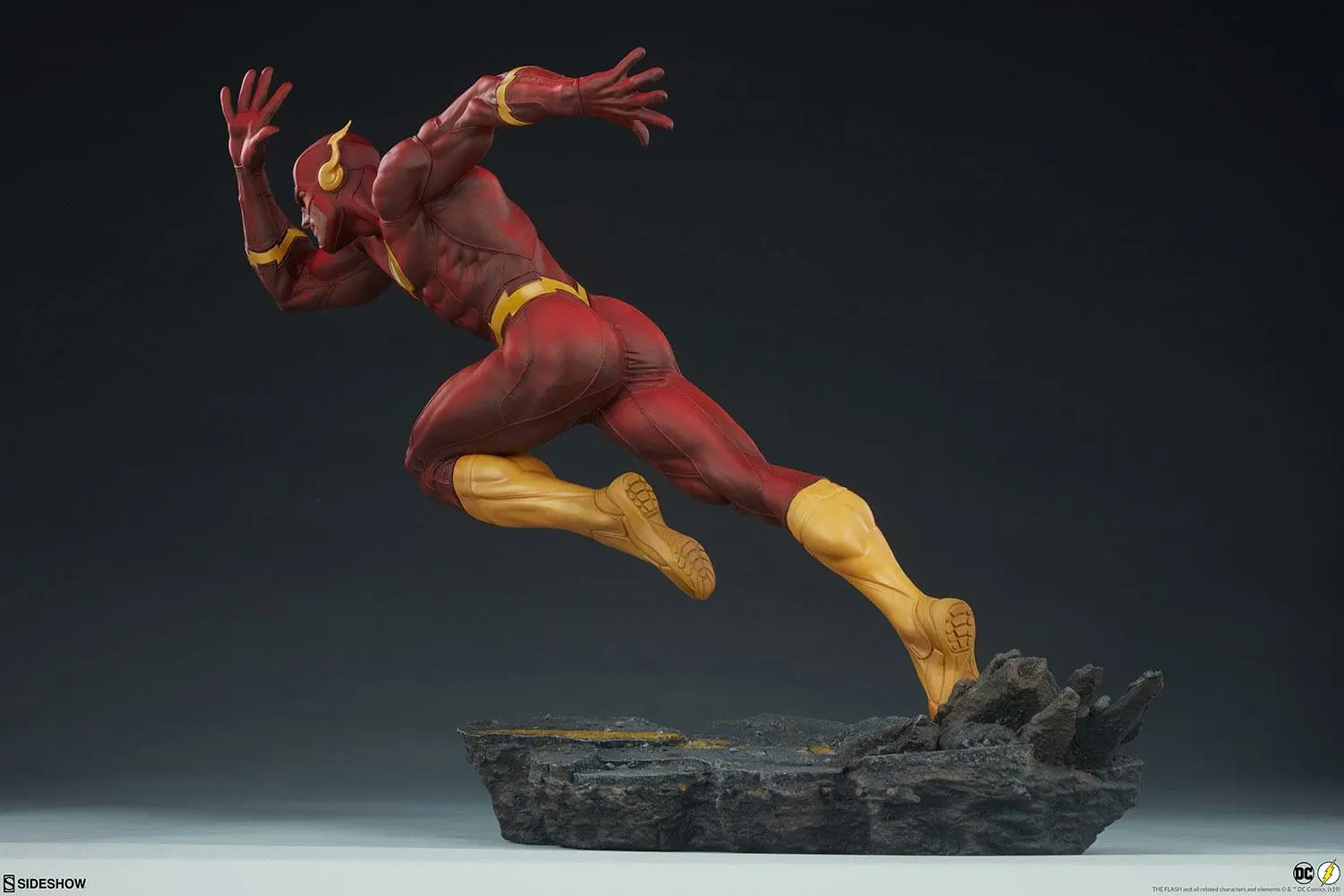 DC Comics Premium Format figura The Flash 43 cm termékfotó