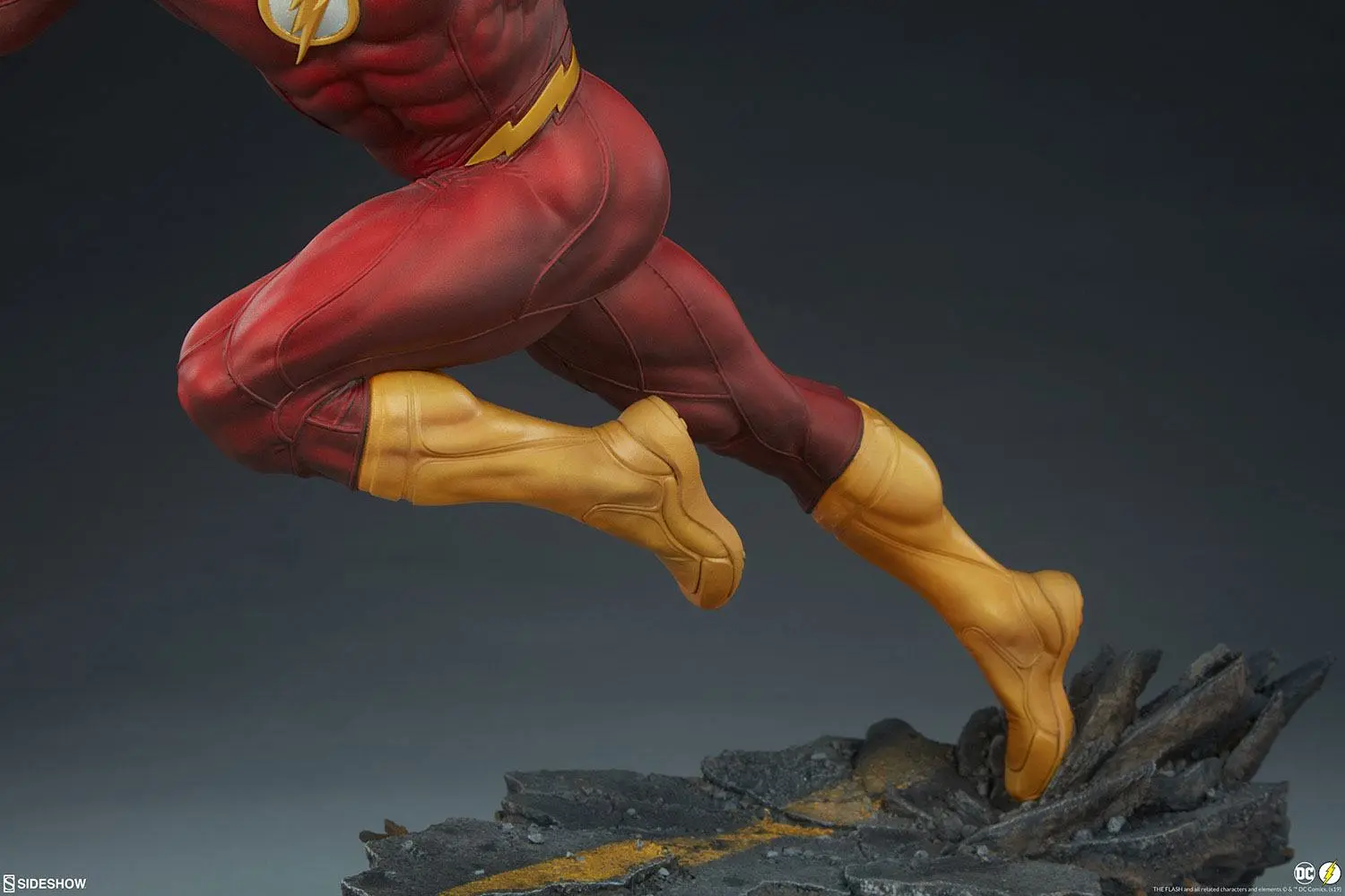 DC Comics Premium Format figura The Flash 43 cm termékfotó