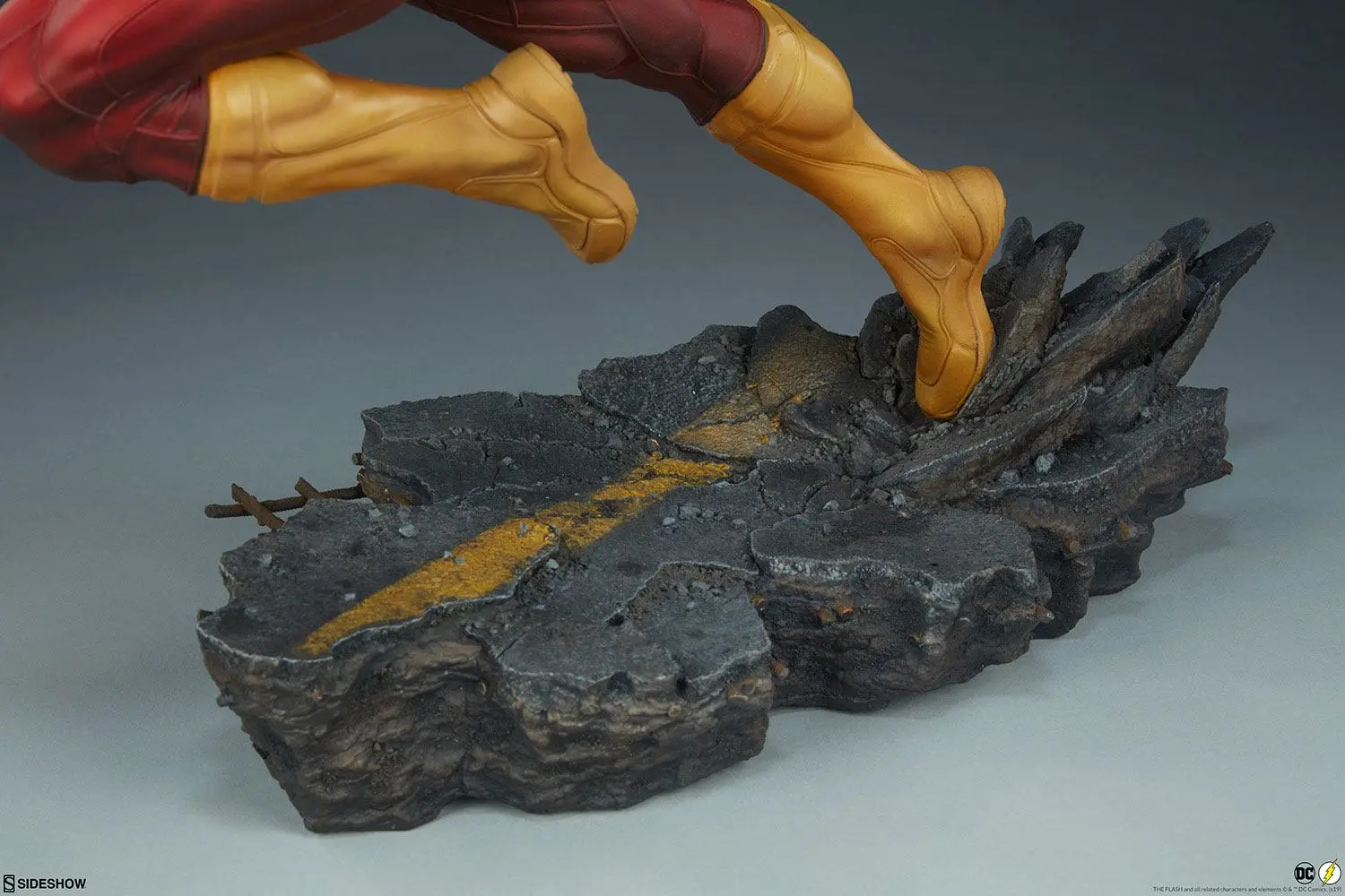 DC Comics Premium Format figura The Flash 43 cm termékfotó