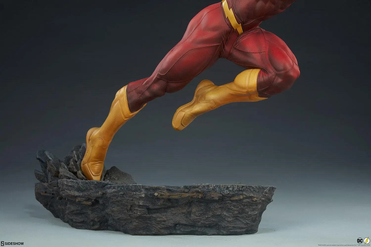 DC Comics Premium Format figura The Flash 43 cm termékfotó