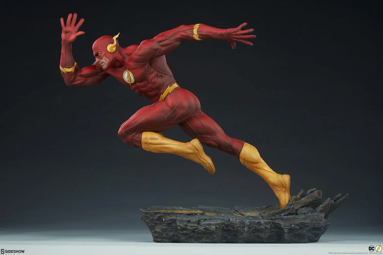 DC Comics Premium Format figura The Flash 43 cm termékfotó
