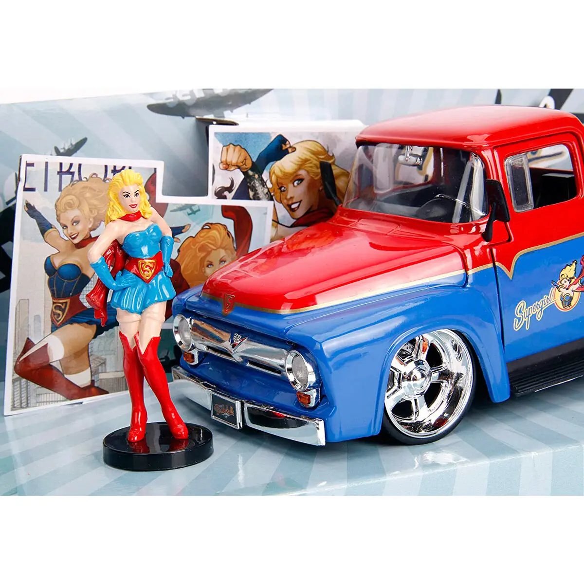 DC Comics Supergirl Ford F-100 Pickup 1956 metál kocsi &amp; figura csomag termékfotó