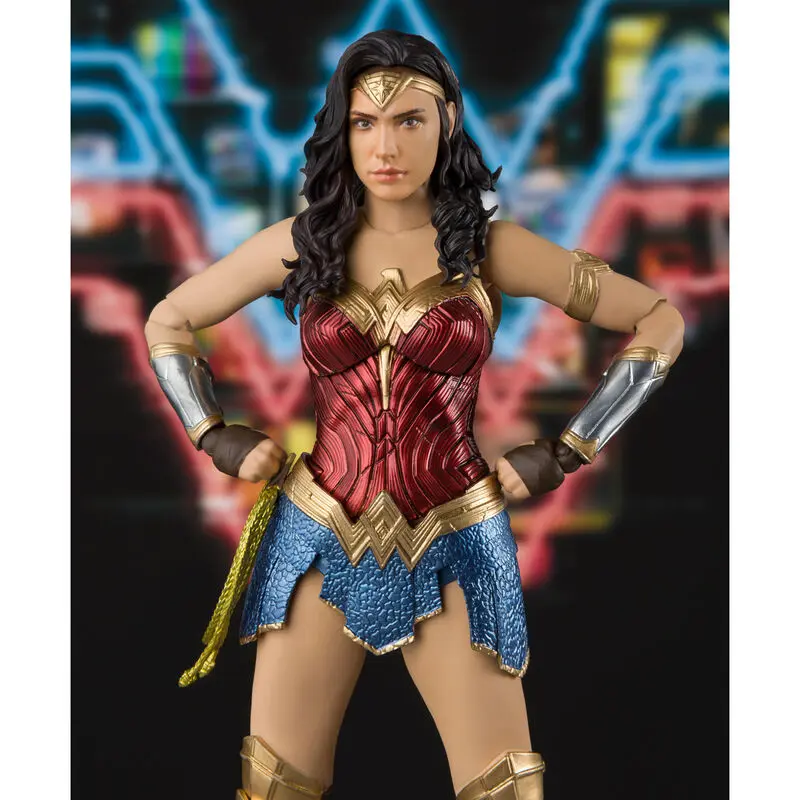 DC Comics Wonder Woman 1984 figura 15cm termékfotó