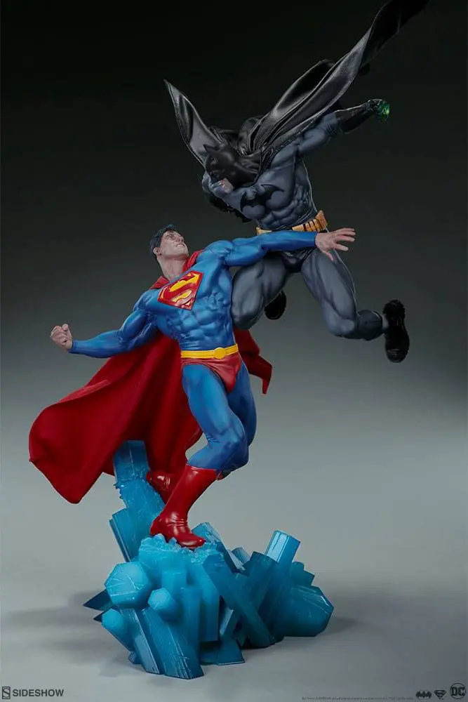 DC ComicsBatman vs. Superman  szobor figura 60 cm termékfotó