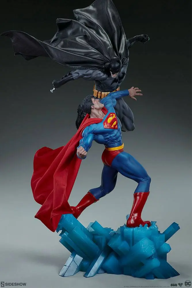 DC ComicsBatman vs. Superman  szobor figura 60 cm termékfotó