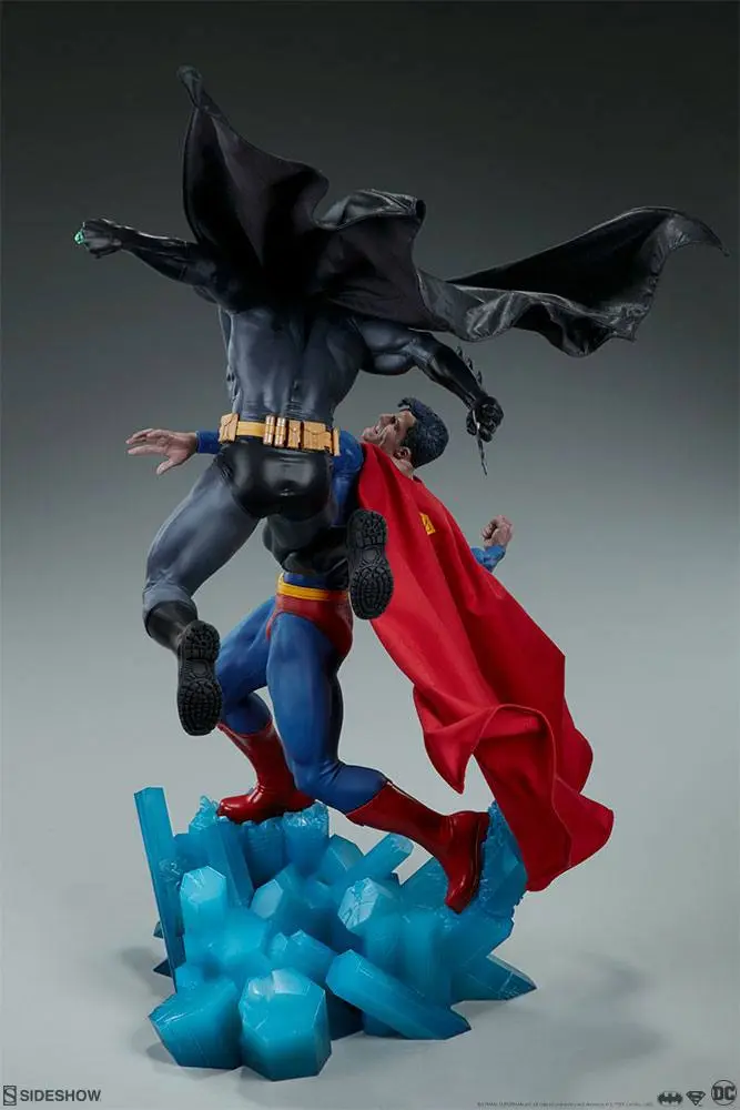 DC ComicsBatman vs. Superman  szobor figura 60 cm termékfotó