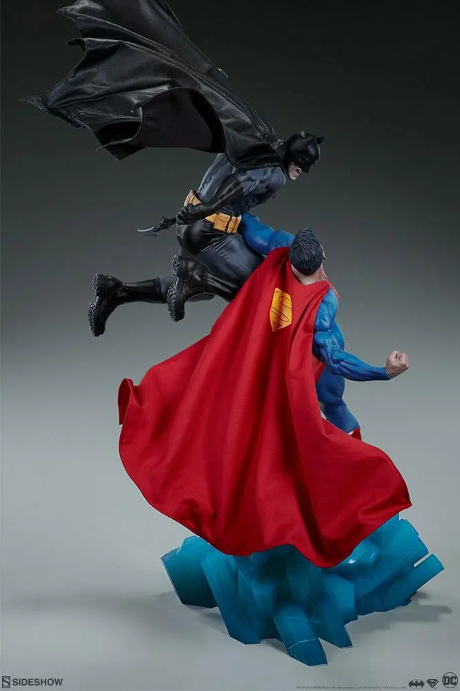 DC ComicsBatman vs. Superman  szobor figura 60 cm termékfotó