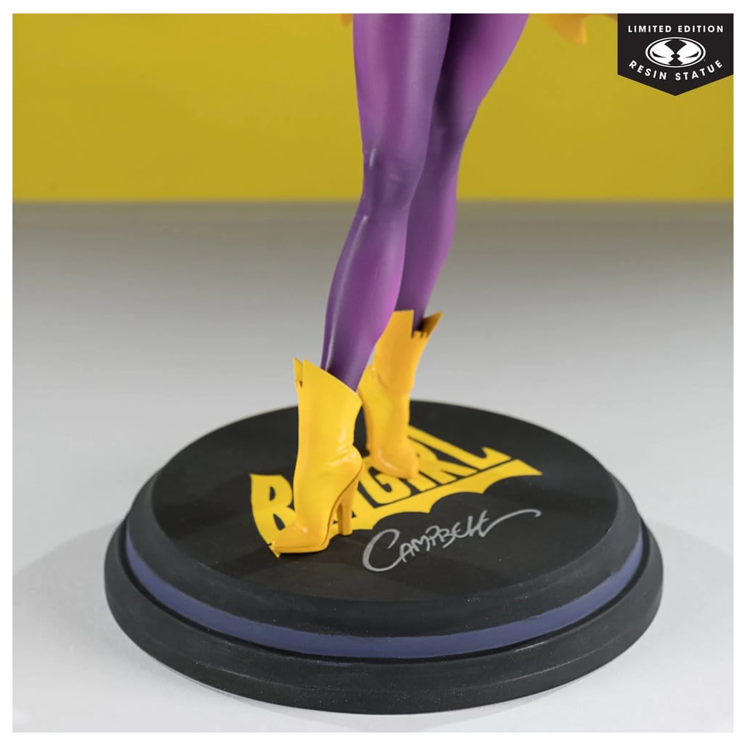 DC Cover Girls 1/8 Batgirl by J. Scott Campbell szobor figura 25 cm termékfotó