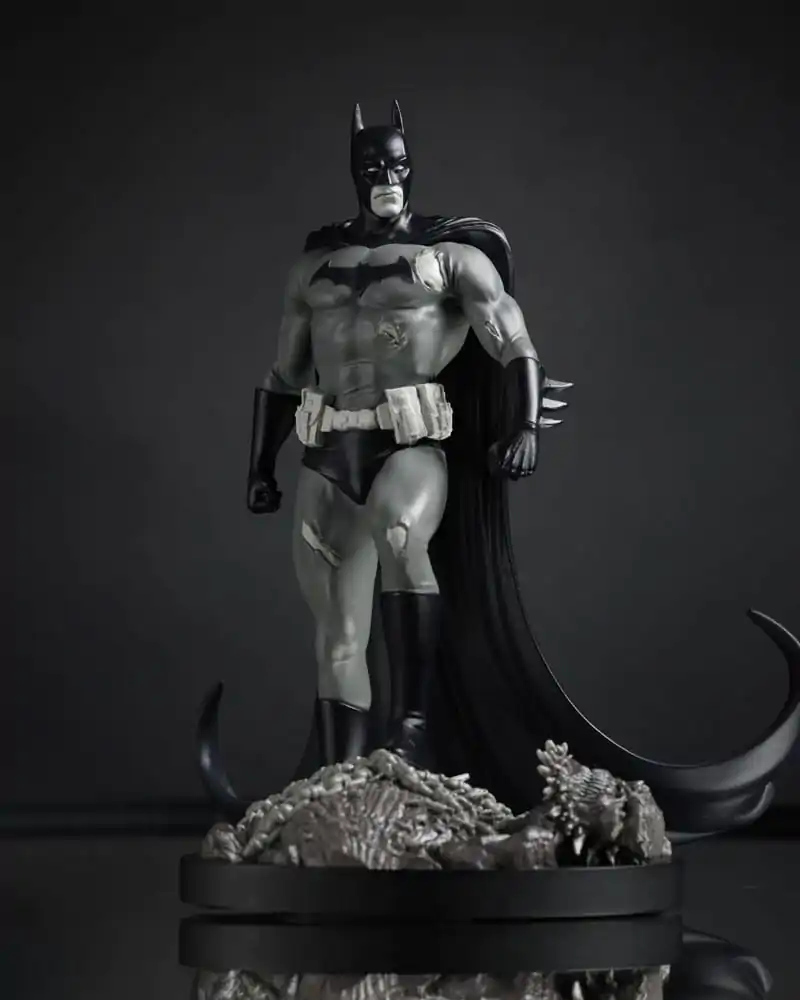 DC Direct 1/10 Batman by Bjorn Barends (Black White) szobor figura 18 cm termékfotó