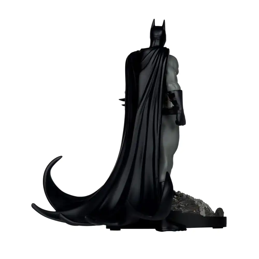 DC Direct 1/10 Batman by Bjorn Barends (Black White) szobor figura 18 cm termékfotó