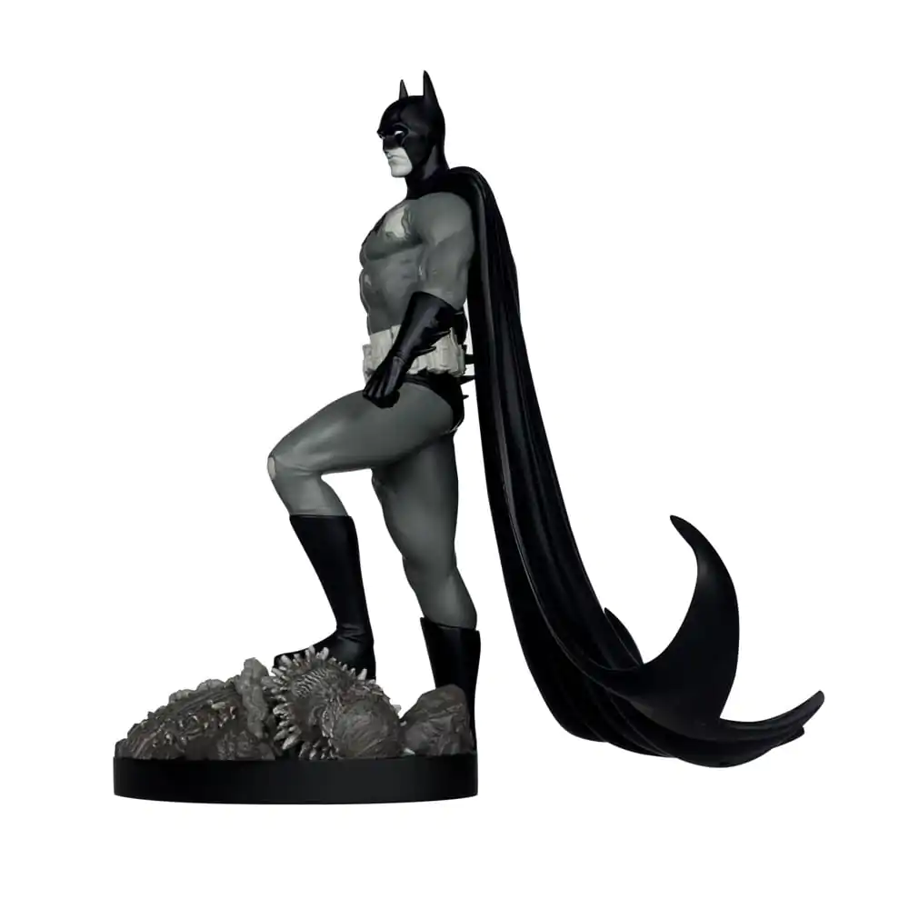 DC Direct 1/10 Batman by Bjorn Barends (Black White) szobor figura 18 cm termékfotó