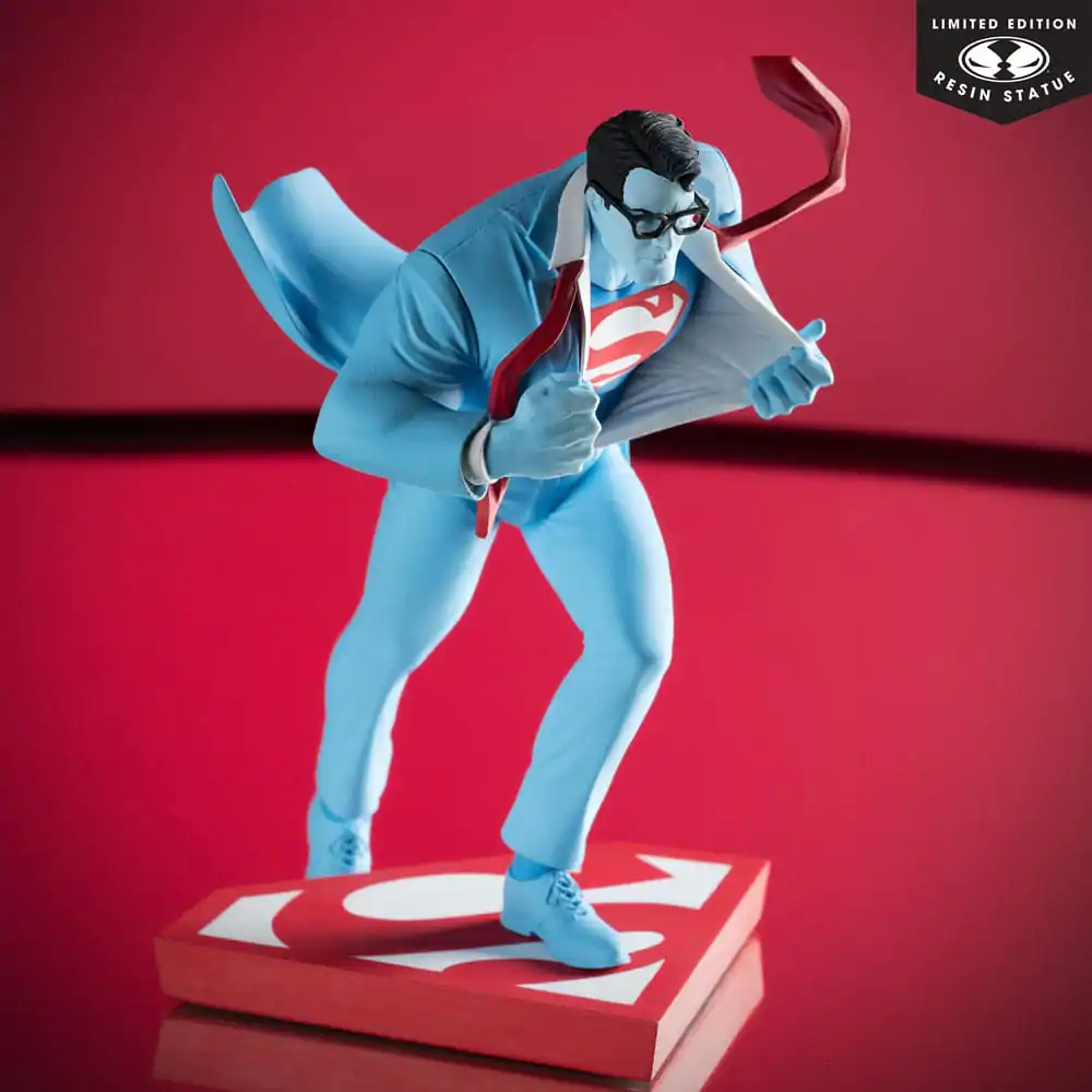 DC Direct 1/10 Superman Red and Blue: Superman by Clayton Henry szobor figura Limitált kiadás 16 cm termékfotó
