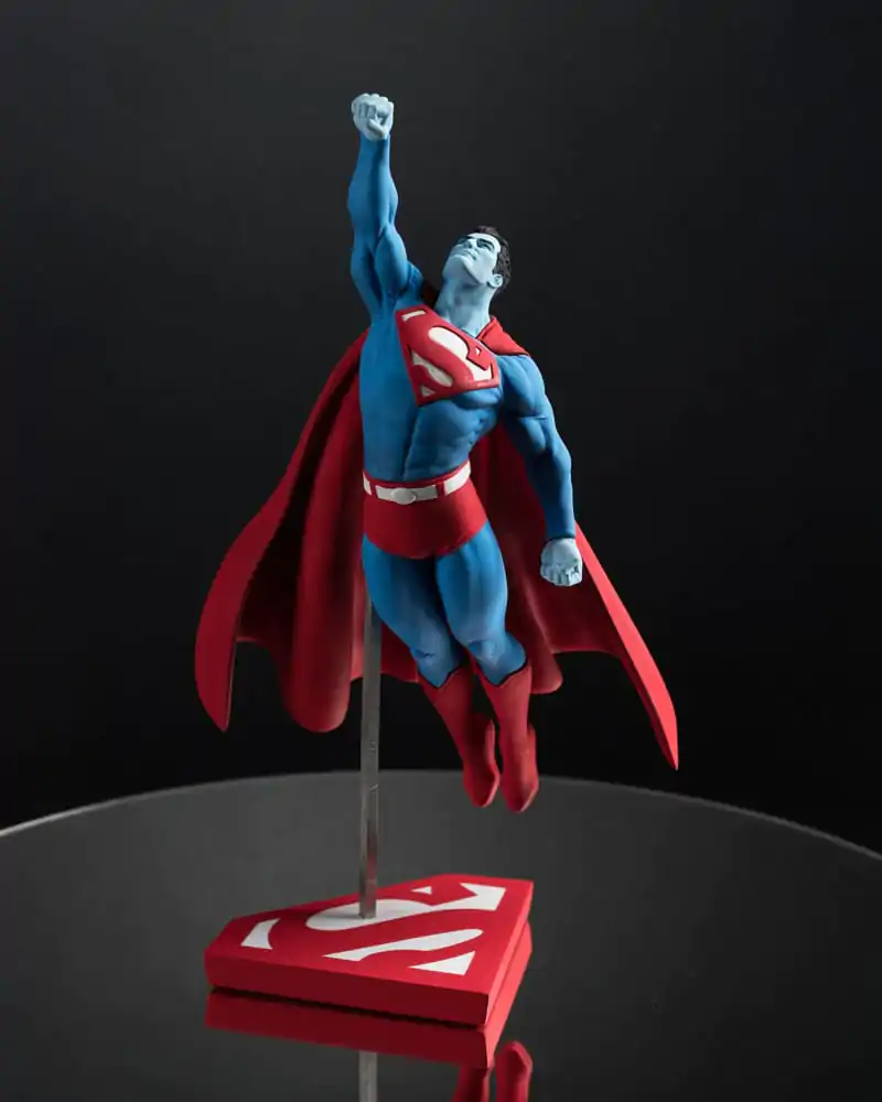 DC Direct 1/10 Superman Red and Blue: Superman by Gary Frank szobor figura Limitált kiadás 26 cm termékfotó