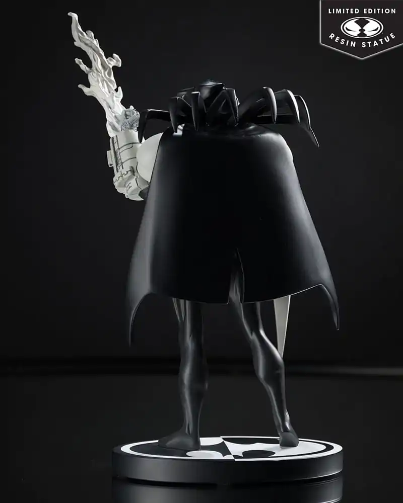 DC Direct Batman: Black &amp; White 1/10 Azrael by Joe Quesada szobor figura 21 cm termékfotó