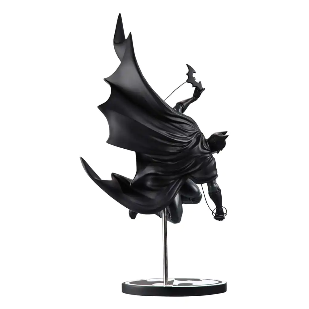 DC Direct Batman Black & White 1/10 Batman by Inhyuk Lee szobor figura 25 cm termékfotó