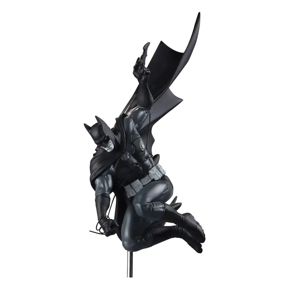 DC Direct Batman Black & White 1/10 Batman by Inhyuk Lee szobor figura 25 cm termékfotó