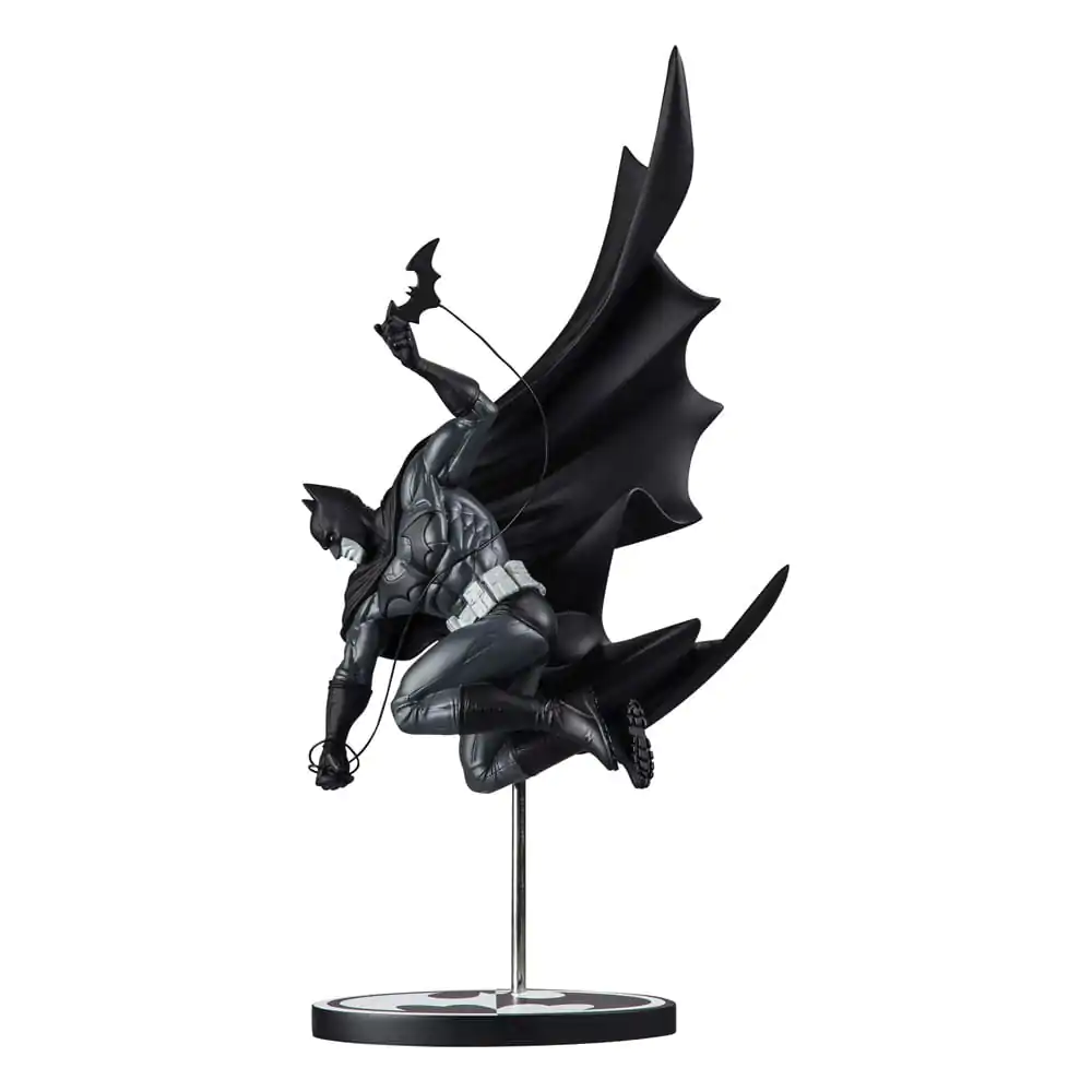 DC Direct Batman Black & White 1/10 Batman by Inhyuk Lee szobor figura 25 cm termékfotó