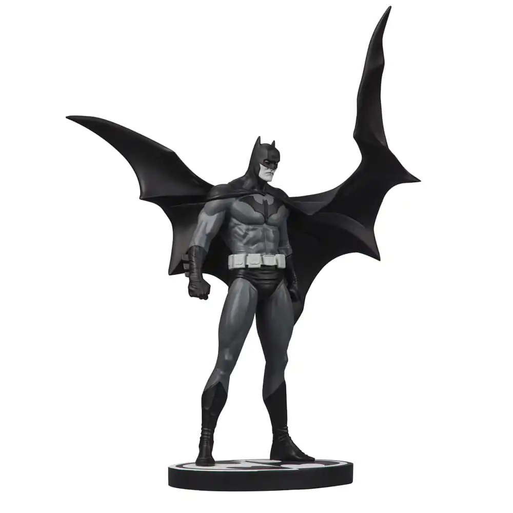 DC Direct Batman Black & White Batman (by Jorge Jimenez) gyanta szobor figura 27 cm termékfotó