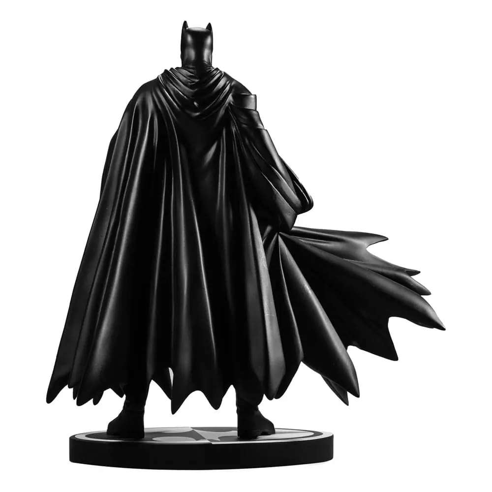 DC Direct Batman Black &amp; White (Batman by Lee Weeks) szobor figura 19 cm termékfotó