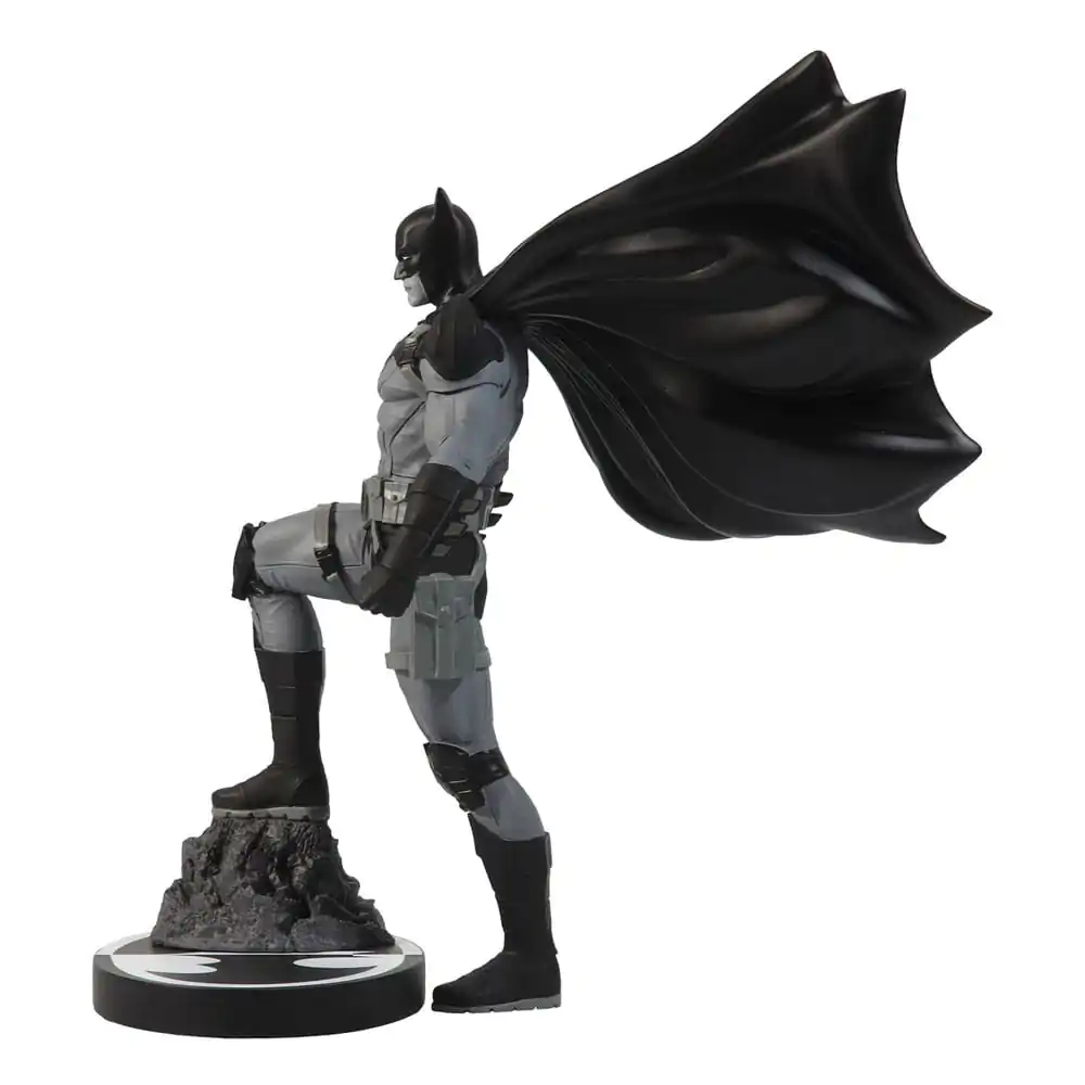 DC Direct Batman Black &amp; White by Mitch Gerads gyanta szobor figura 20 cm termékfotó