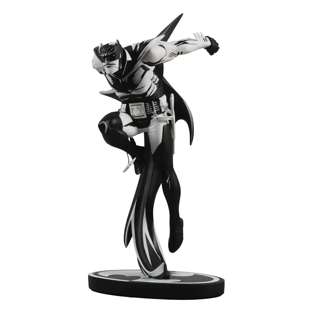 DC Direct Batman Black &amp; White White Knight by Sean Murphy gyanta szobor figura 23 cm termékfotó
