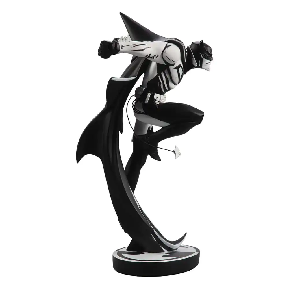 DC Direct Batman Black &amp; White White Knight by Sean Murphy gyanta szobor figura 23 cm termékfotó