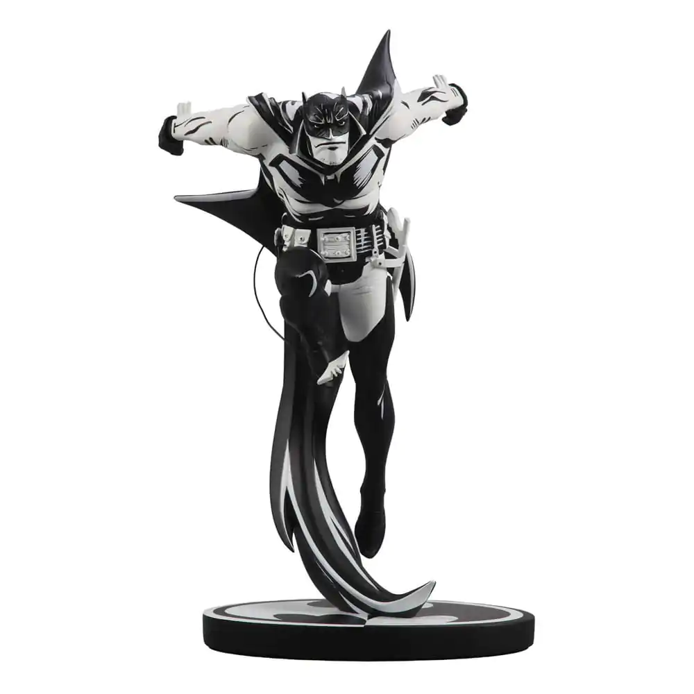DC Direct Batman Black &amp; White White Knight by Sean Murphy gyanta szobor figura 23 cm termékfotó