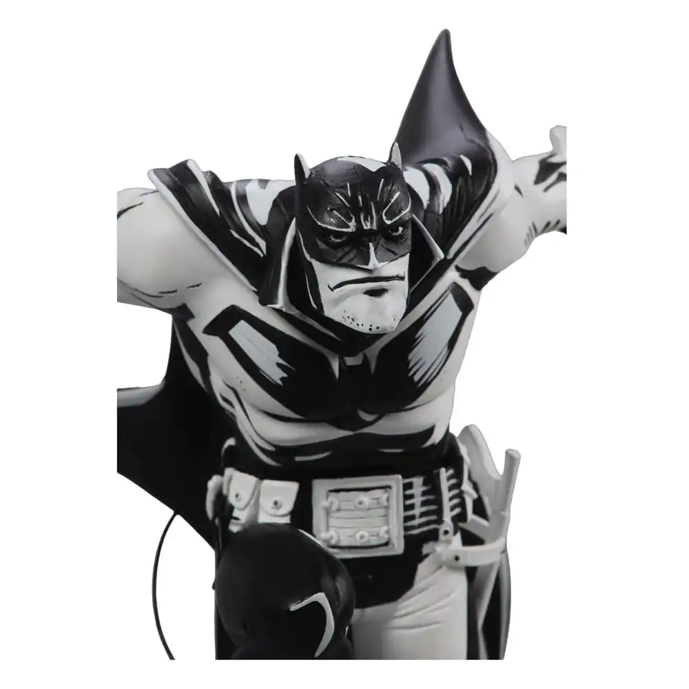 DC Direct Batman Black &amp; White White Knight by Sean Murphy gyanta szobor figura 23 cm termékfotó