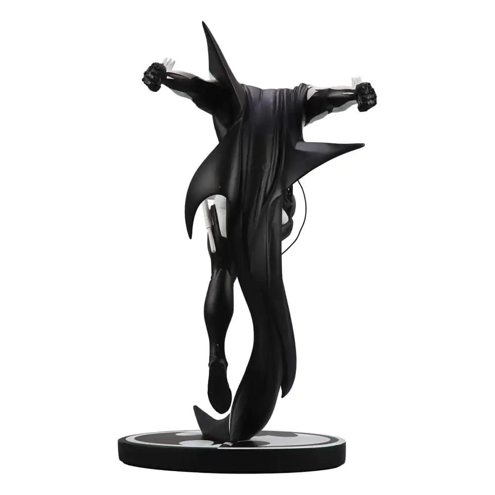 DC Direct Batman Black &amp; White White Knight by Sean Murphy gyanta szobor figura 23 cm termékfotó